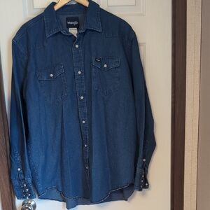 Wrangler Men's Dark Blue Button Down Shirt